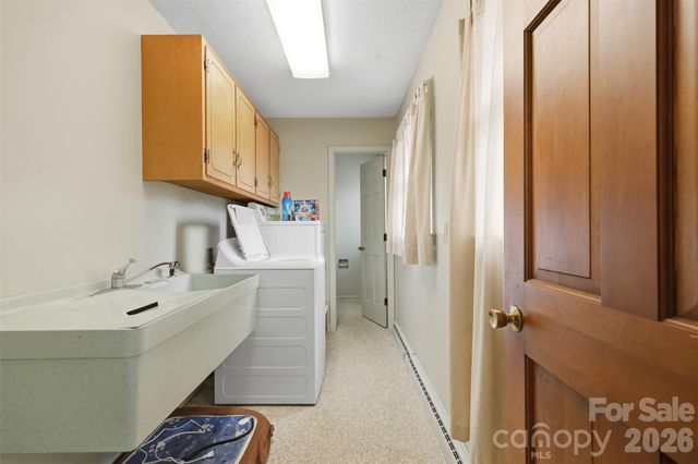 107 33rd Avenue NW, Hickory, NC 28601