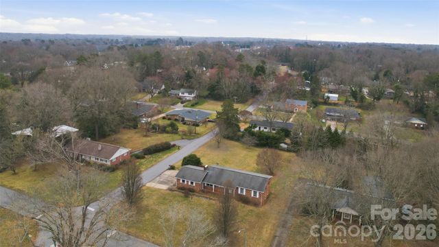 107 33rd Avenue NW, Hickory, NC 28601