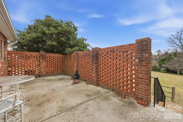 107 33rd Avenue NW, Hickory, NC 28601