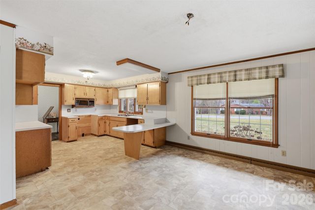 107 33rd Avenue NW, Hickory, NC 28601