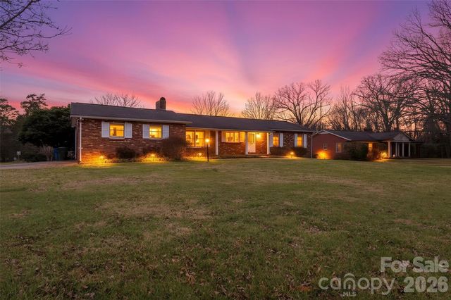 107 33rd Avenue NW, Hickory, NC 28601