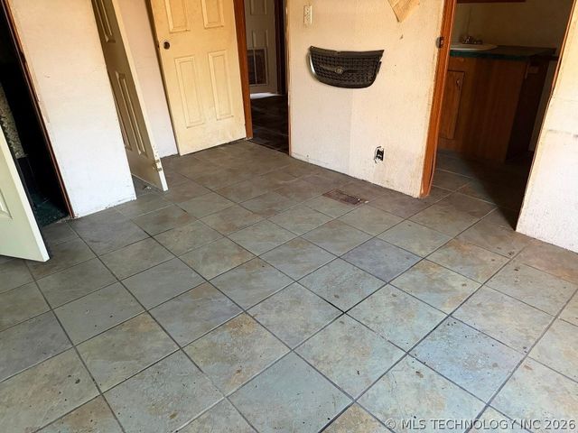 28180 E 12th Street, Catoosa, OK 74015