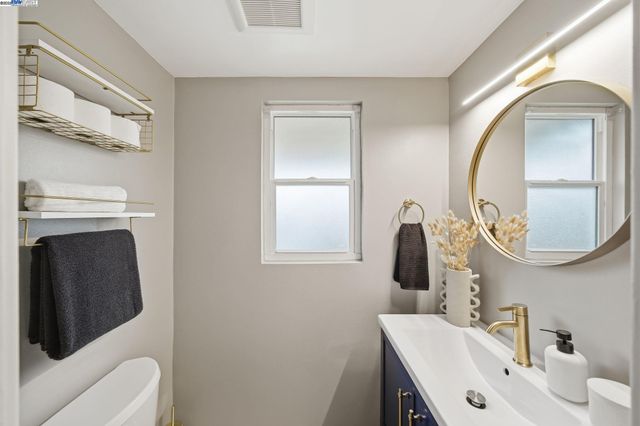 24006 Azevedo Ave, Hayward, CA 94541