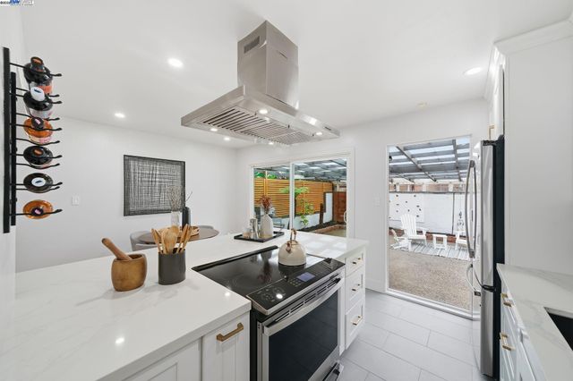 24006 Azevedo Ave, Hayward, CA 94541