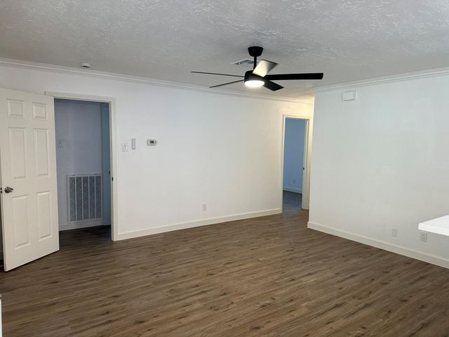 934 Bacliff Drive, Bacliff, TX 77518
