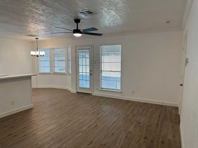 934 Bacliff Drive, Bacliff, TX 77518