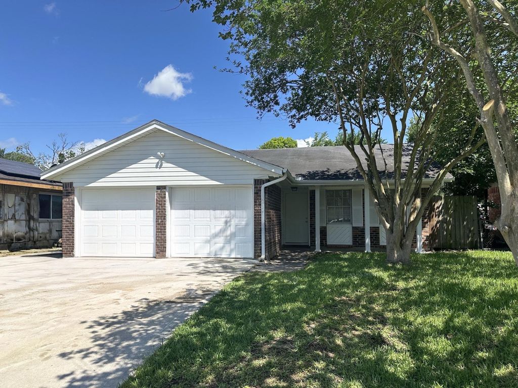 934 Bacliff Drive, Bacliff, TX 77518