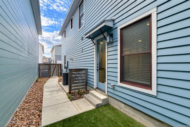 311 E Evergreen St Bldg 18, San Antonio, TX 78212