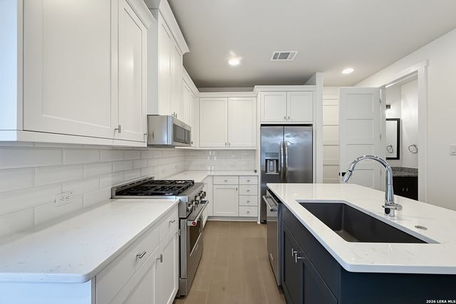 311 E Evergreen St Bldg 18, San Antonio, TX 78212