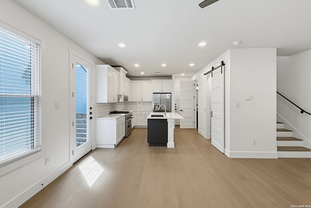 311 E Evergreen St Bldg 18, San Antonio, TX 78212