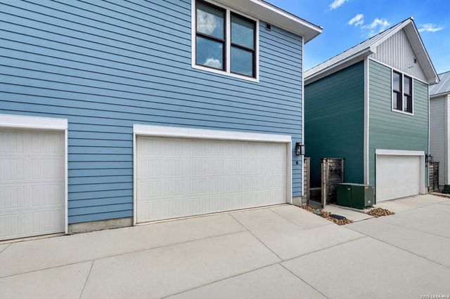 311 E Evergreen St Bldg 18, San Antonio, TX 78212