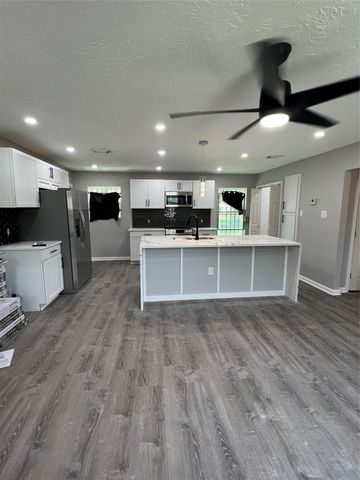 10525 Fairland Drive, Houston, TX 77051