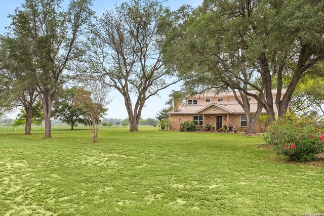 350 Ullrich, Marion, TX 78124