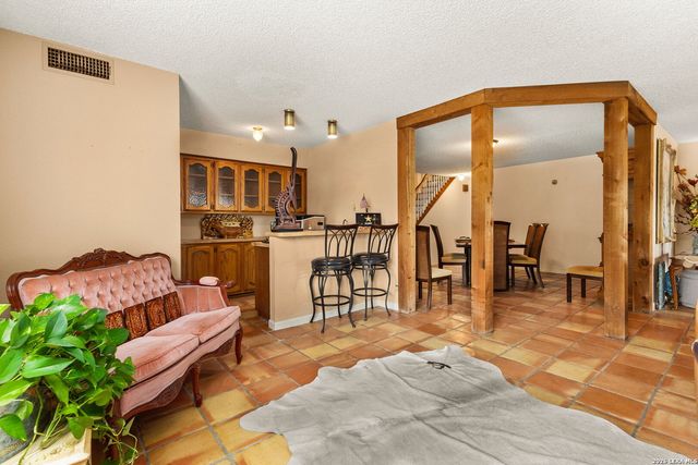 350 Ullrich, Marion, TX 78124