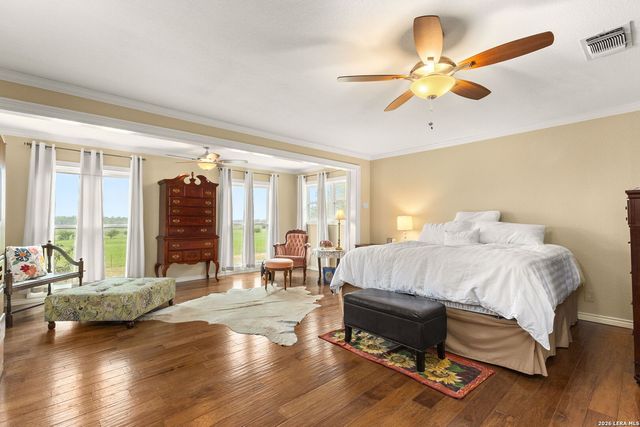 350 Ullrich, Marion, TX 78124