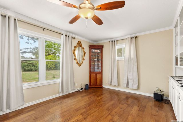 350 Ullrich, Marion, TX 78124