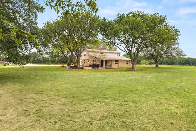 350 Ullrich, Marion, TX 78124