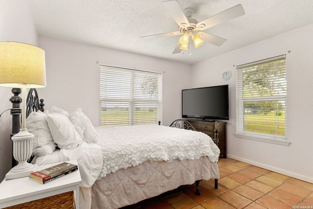 350 Ullrich, Marion, TX 78124