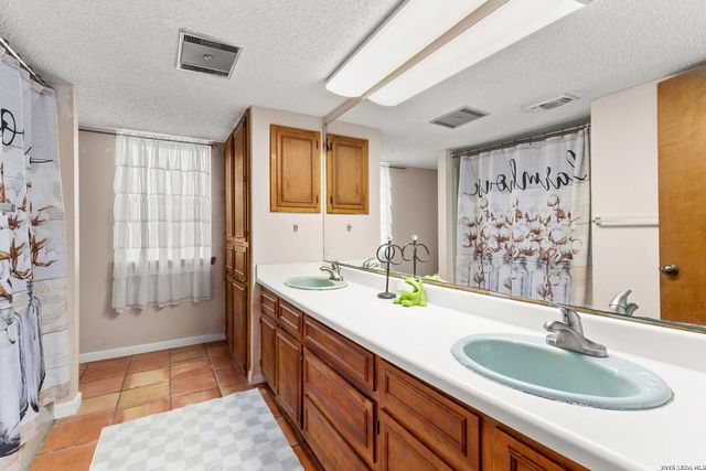 350 Ullrich, Marion, TX 78124