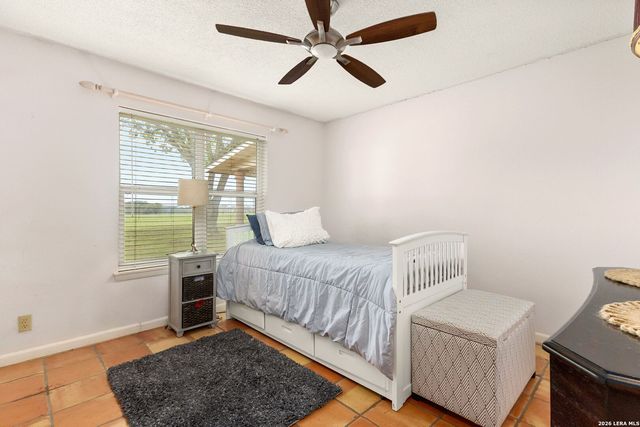 350 Ullrich, Marion, TX 78124
