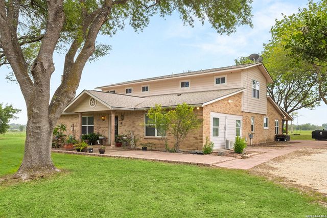 350 Ullrich, Marion, TX 78124