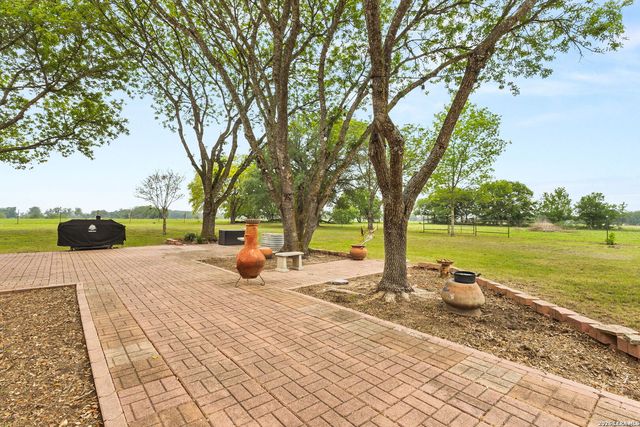 350 Ullrich, Marion, TX 78124