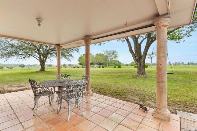 350 Ullrich, Marion, TX 78124