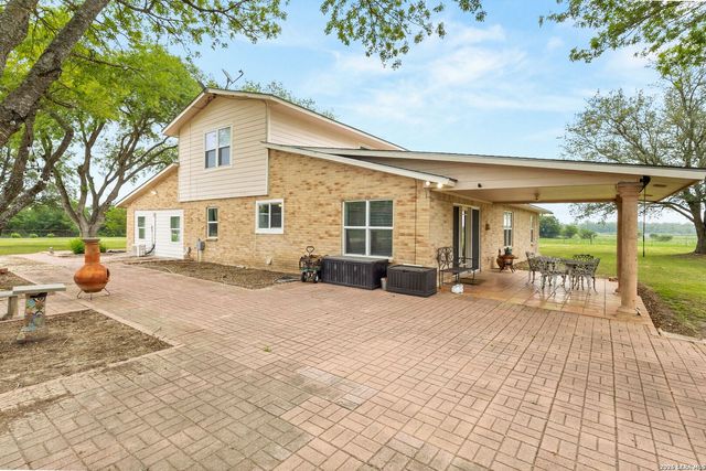 350 Ullrich, Marion, TX 78124
