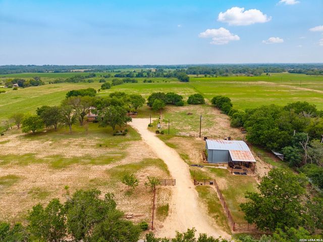 350 Ullrich, Marion, TX 78124