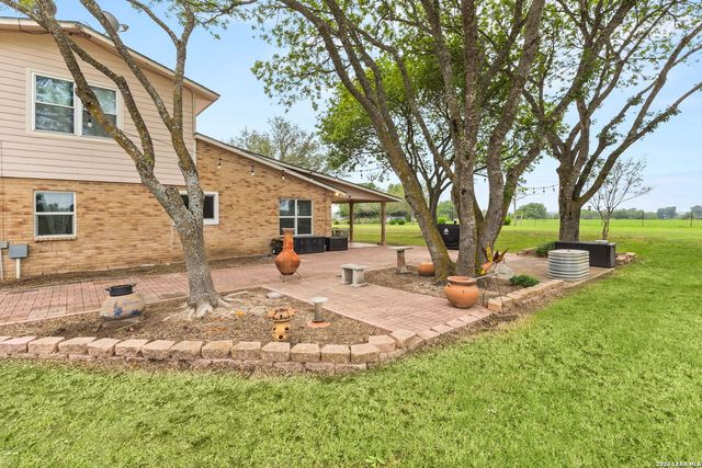 350 Ullrich, Marion, TX 78124