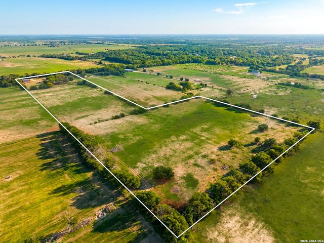 350 Ullrich, Marion, TX 78124