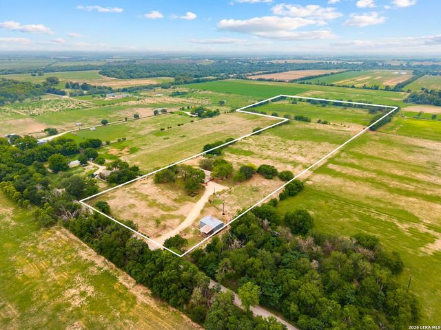 350 Ullrich, Marion, TX 78124