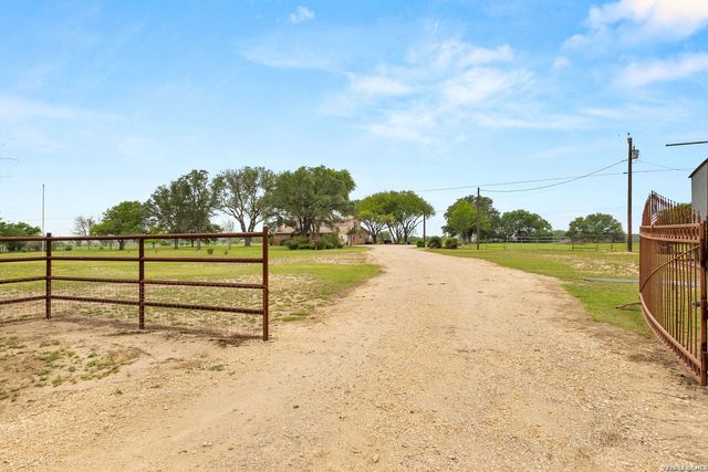 350 Ullrich, Marion, TX 78124