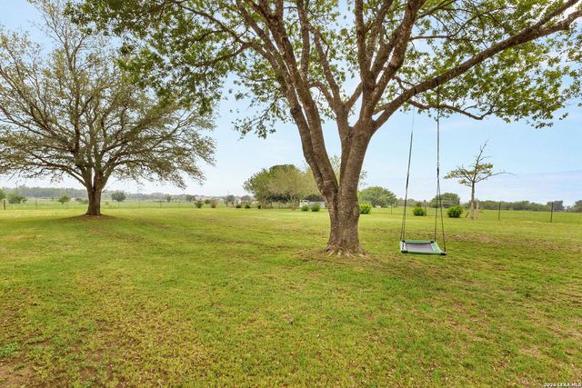 350 Ullrich, Marion, TX 78124