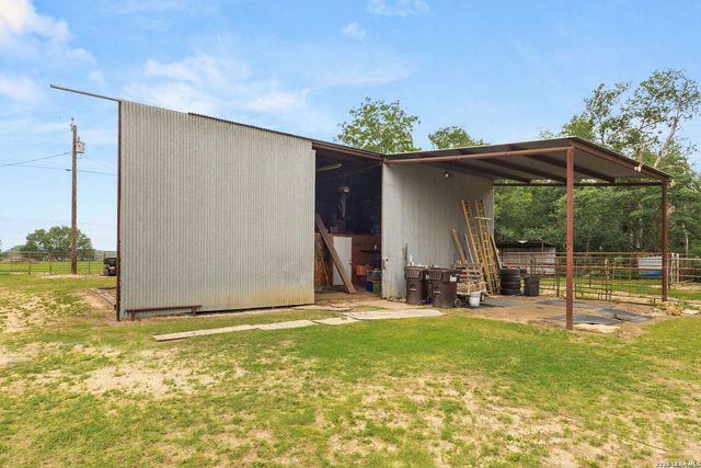 350 Ullrich, Marion, TX 78124