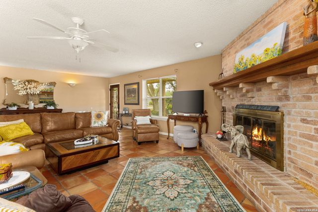 350 Ullrich, Marion, TX 78124
