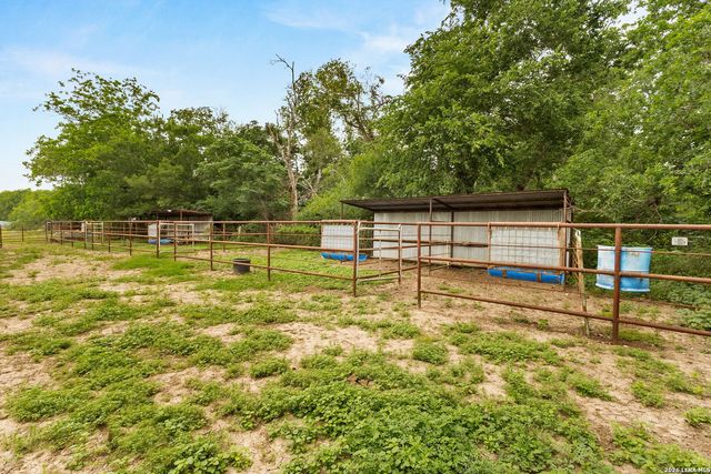 350 Ullrich, Marion, TX 78124