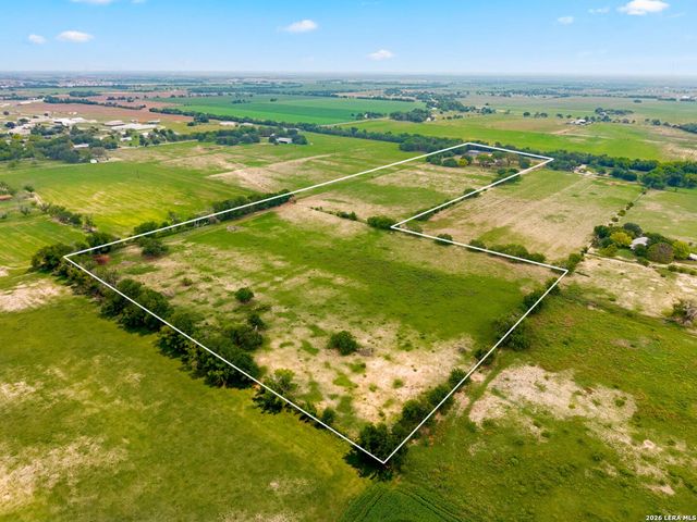 350 Ullrich, Marion, TX 78124