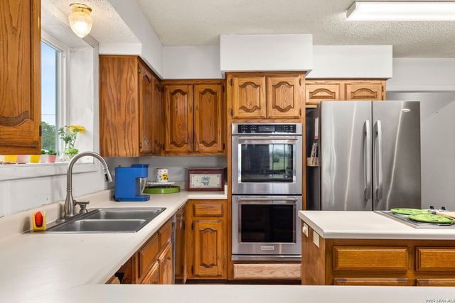 350 Ullrich, Marion, TX 78124