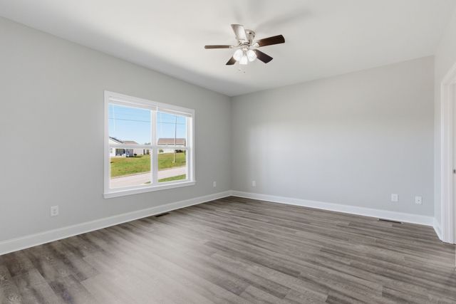 1897 Sheffield Ln, Columbia, TN 38401