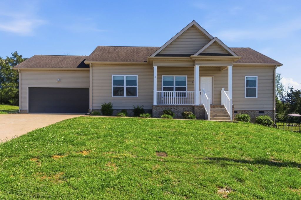 1897 Sheffield Ln, Columbia, TN 38401