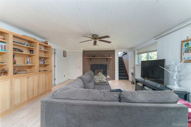 940 Rowland Road, Addison Township, MI 48367