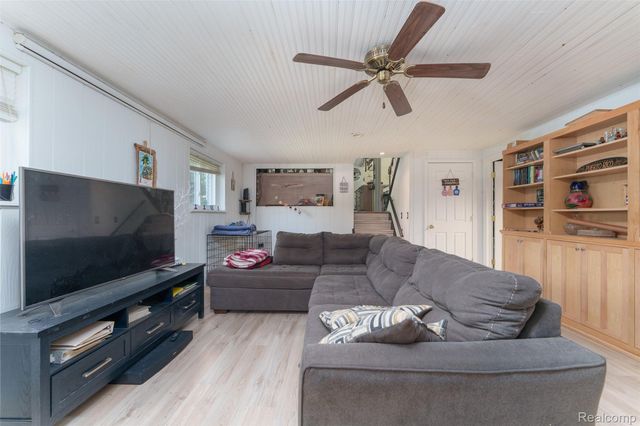 940 Rowland Road, Addison Township, MI 48367