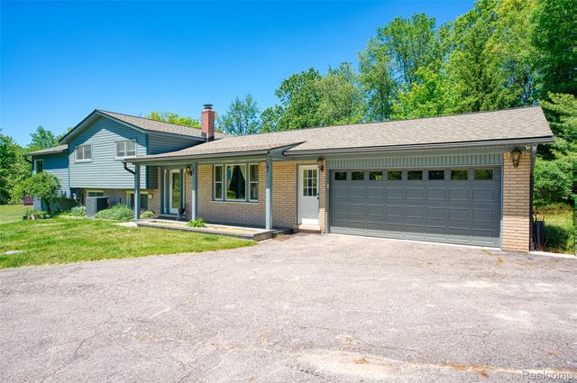 940 Rowland Road, Addison Township, MI 48367