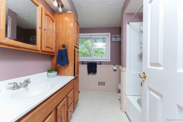 940 Rowland Road, Addison Township, MI 48367