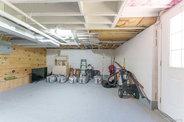 940 Rowland Road, Addison Township, MI 48367