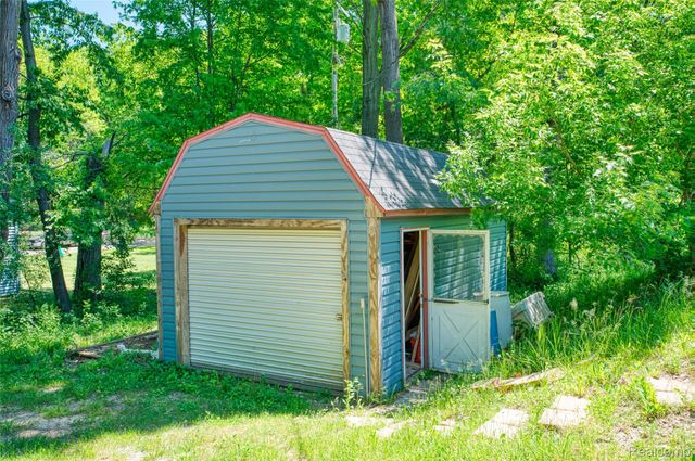 940 Rowland Road, Addison Township, MI 48367