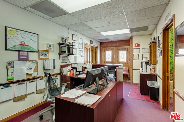 8512 Whitworth Drive, Los Angeles, CA 90035