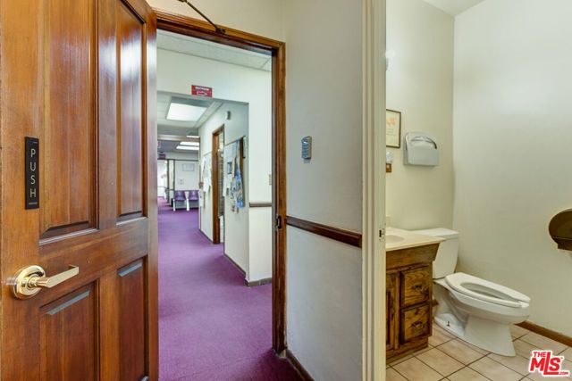 8512 Whitworth Drive, Los Angeles, CA 90035