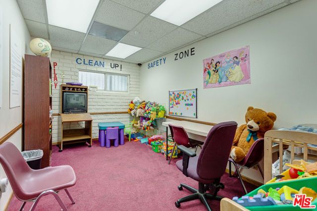 8512 Whitworth Drive, Los Angeles, CA 90035